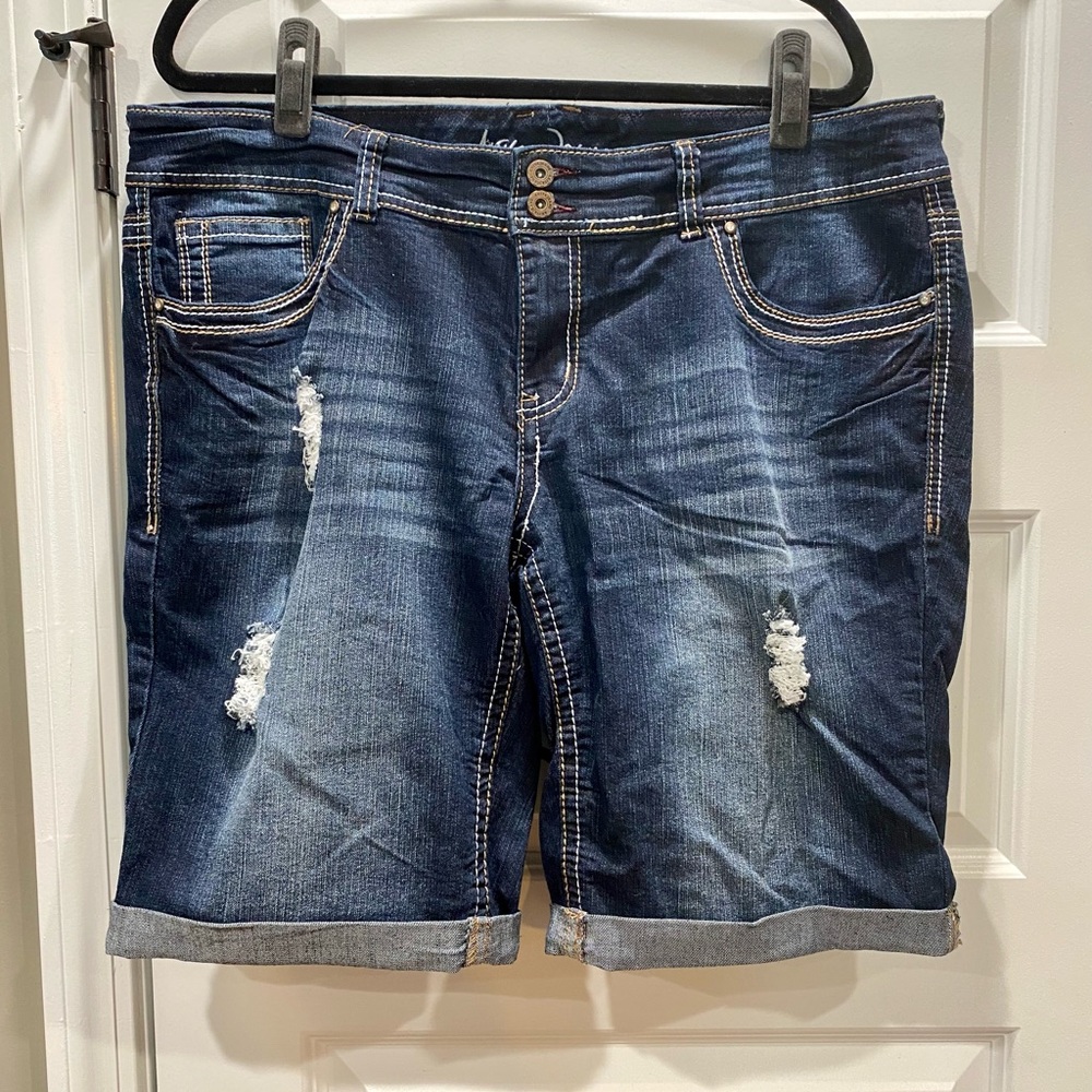 Ariya Jean Bermuda Shorts Size 18